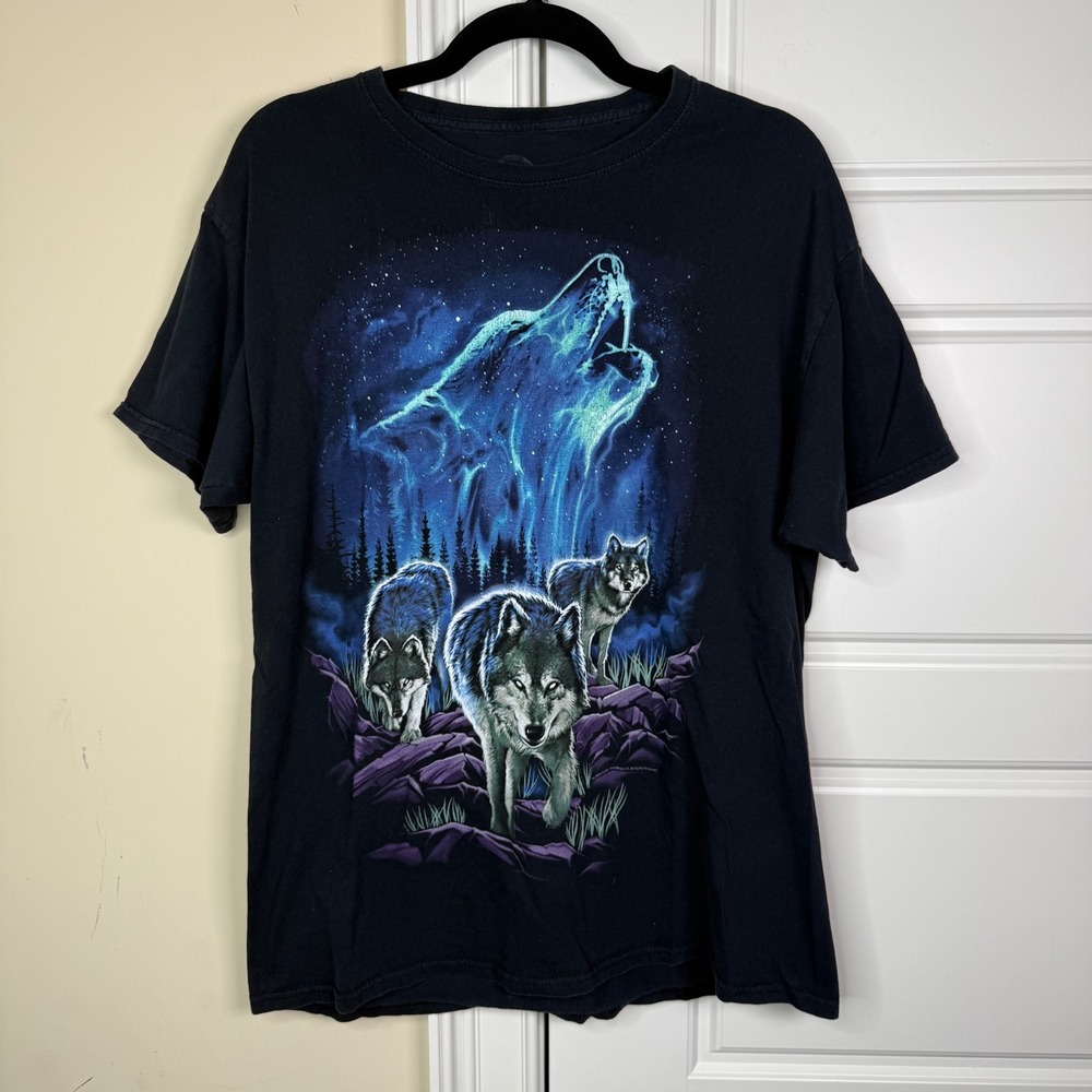 DOM Wolf Pack Graphic T-Shirt Mens Large Black Blue Nature Spirit Howling Wolves